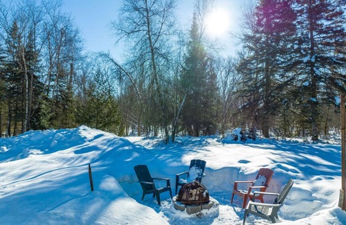 Matawinie Regional County Municipality Apartment | Aux Grands Pins|Beach & Kayaks |HotTub |Playground