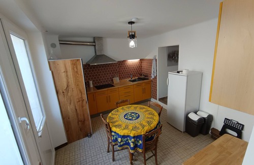 Champtoceaux House | AUX LITS DE LA LOIRE, town house in the center of Champtoceaux.