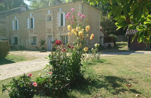 Aillas House | Aux vieux fours 5.5 km from the canal, 12 km from the Compostelle route