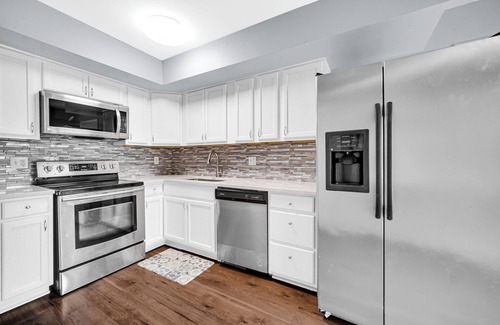 Munster Apartment | AVAIL 10/19- 2BR CONDO by Shops Hospitals & Chicago