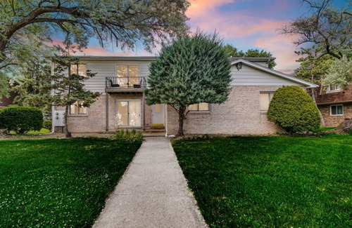 Munster Apartment | AVAIL 10/19- 2BR CONDO by Shops Hospitals & Chicago