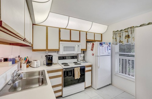 Hammock Bay Condo | Available Winter 2026! Beautiful Lake Views, a short drive to Marco Island!