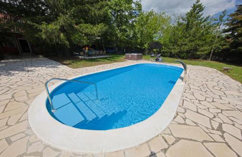 Mladenovac House | Avalavanda Cherry Hill