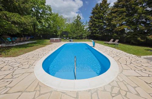 Mladenovac House | Avalavanda Cherry Hill