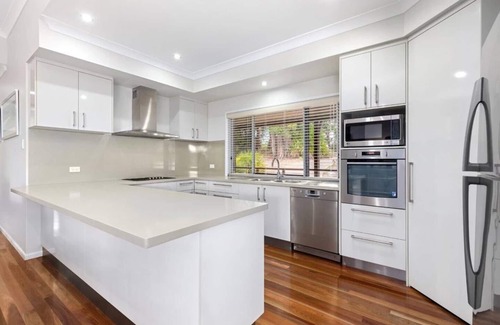 Kingfisher Bay House | AVALON 4 BEDROOM HOMEnFraser Island Accommodation with DUCTED AIR