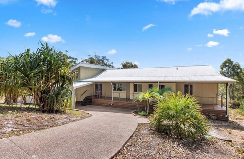 Kingfisher Bay House | AVALON 4 BEDROOM HOMEnFraser Island Accommodation with DUCTED AIR
