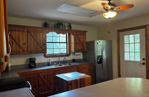 Petal Cabin | Avalon's Creekside Camp - Perfect summer stay