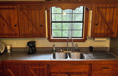 Petal Cabin | Avalon's Creekside Camp - Perfect summer stay