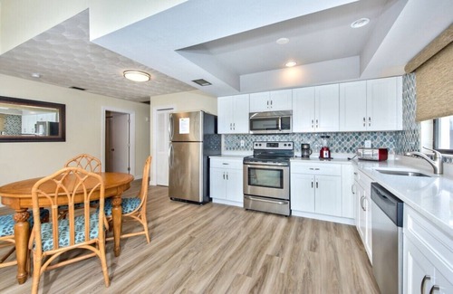 Naples Park House | Avanti Vacation Rental, Relaxing 3-BR Retreat with Private Pool Minutes from Vanderbilt Beach and Delnor-Wiggins State Park. Enjoy Southern Exposure, BBQ Area, and Pet-Friendly Comfort