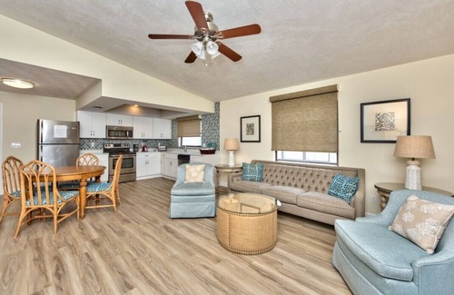 Naples Park House | Avanti Vacation Rental, Relaxing 3-BR Retreat with Private Pool Minutes from Vanderbilt Beach and Delnor-Wiggins State Park. Enjoy Southern Exposure, BBQ Area, and Pet-Friendly Comfort