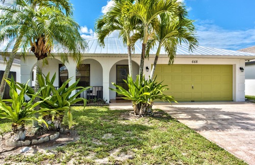 Naples Park House | Avanti Vacation Rental, Relaxing 3-BR Retreat with Private Pool Minutes from Vanderbilt Beach and Delnor-Wiggins State Park. Enjoy Southern Exposure, BBQ Area, and Pet-Friendly Comfort