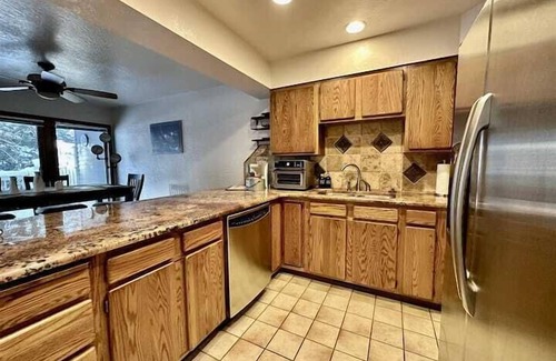 McCall Cabin | Aviators Located on the Golf Course, A/C, Ext Deck & BBQ, Aviators Albatross on the greens