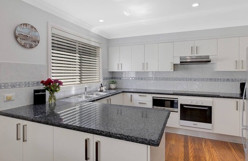 Avoca Beach House | Avoca Beach Lakehouse - 450m walk to Avoca Beach