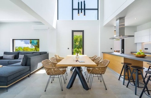 Pyrgos Psilonerou Villa | Avra Villa, Pirgos-Villas, Heated Pool, Wonderful Sea View