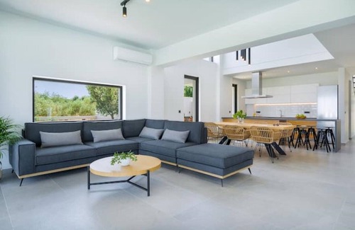 Pyrgos Psilonerou Villa | Avra Villa, Pirgos-Villas, Heated Pool, Wonderful Sea View