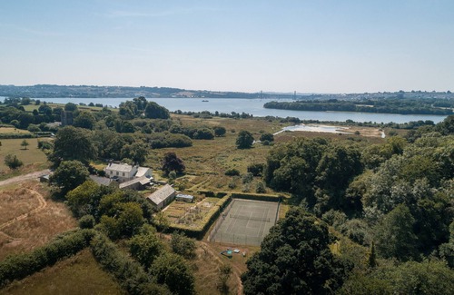 Saltash House | Award winning cosy cottage with private hot tub & log burner