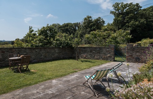 Saltash House | Award winning cosy cottage with private hot tub & log burner