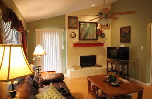 Pflugerville House | Awesome 2 bedroom 2 bath townhome in a quiet neighborhood in Pflugerville Texas