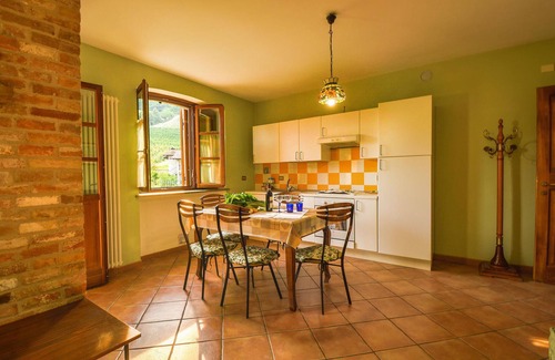 Monforte d'Alba Apartment | Awesome apartment in Monforte D'Alba