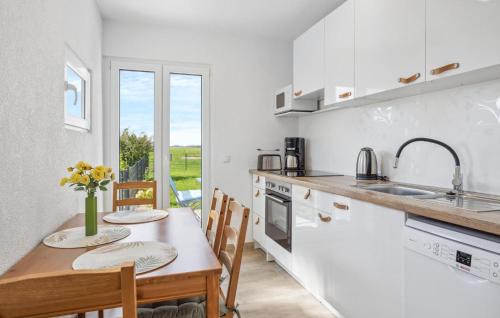 Ahrenshagen-Daskow Apartment | Awesome Apartment In Ahrenshagen-Daskow