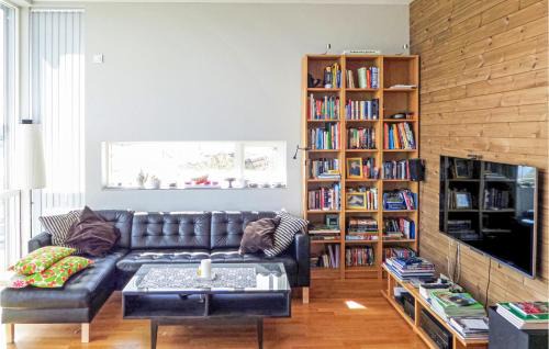Bokn Apartment | Awesome Apartment In Bokn With Sauna