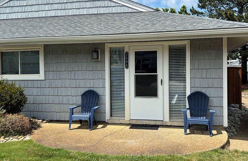 Northeast Virginia Beach Condo | Awesome Beach Getaway! 1 block to the ocean, with a big pool in the back.