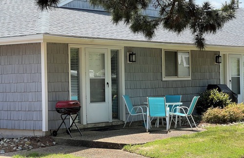 Northeast Virginia Beach Condo | Awesome Beach Getaway! 1 block to the ocean, with a big pool in the back.