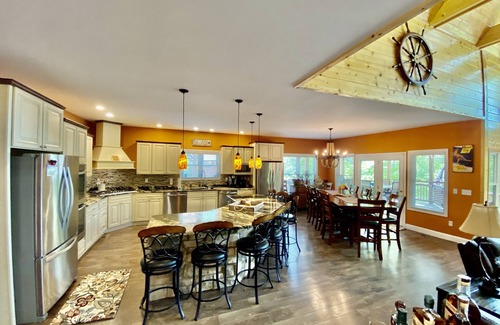 Lakeside Estates House | AWESOME COMFORT AND VIEW! All your wants are in this home.