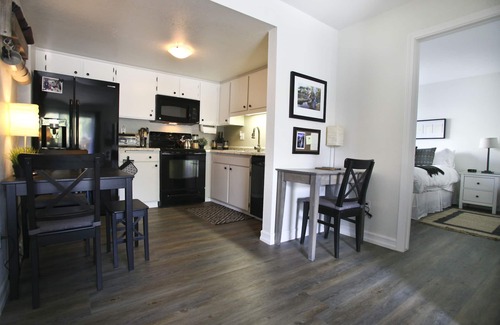 Mammoth Lakes Condo | Awesome Deal on Beautiful Remodeled 2 Bedroom! Great Location, View, Pool & Spa!