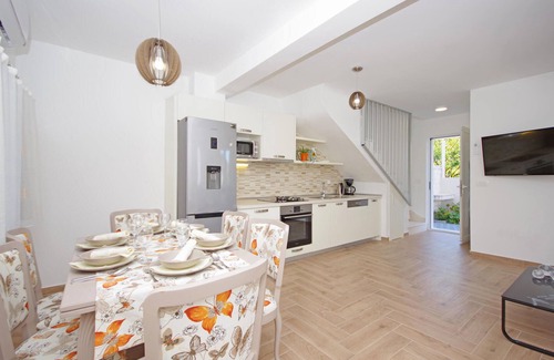 Drvenik House | Awesome home in Drvenik with WiFi