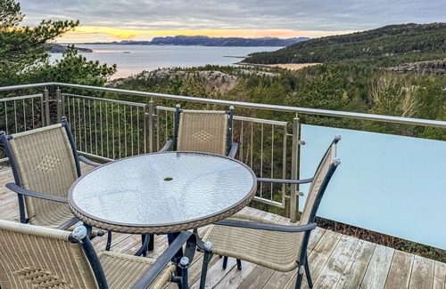 Rissa House | Awesome home in Fevåg with WiFi