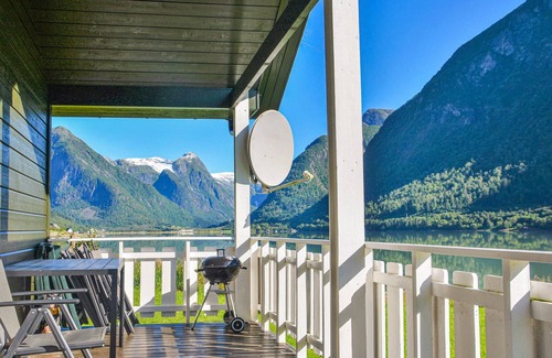 Fjaerland House | Awesome home in Fjærland