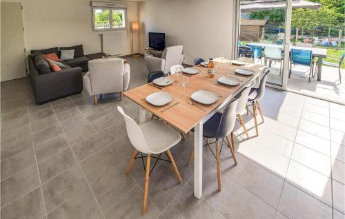 Hirel House | Awesome Home In Hirel With Wifi