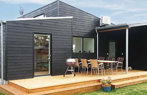 Juelsminde House | Awesome home in Juelsminde with kitchen