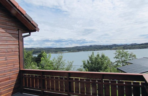 Eike House | Awesome home in Kolnes