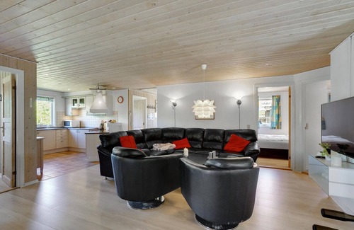 Trend House | Awesome home in Løgstør with sauna