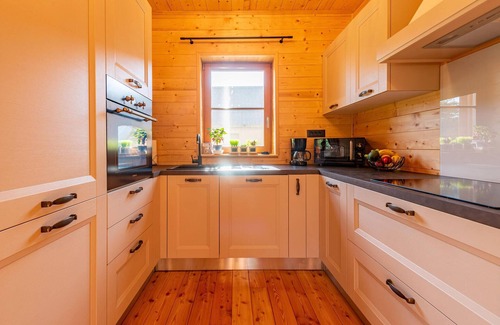 Lovinac House | Awesome home in Licko Cerje with WiFi