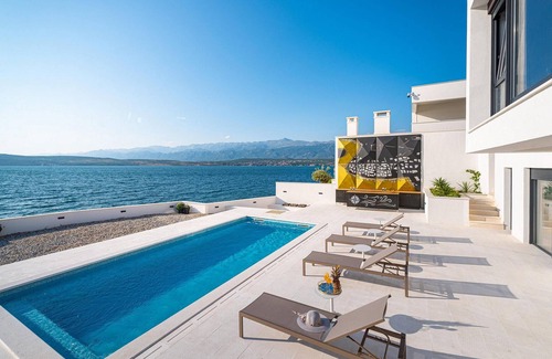 Novigrad House | Awesome home in Novigrad with sauna