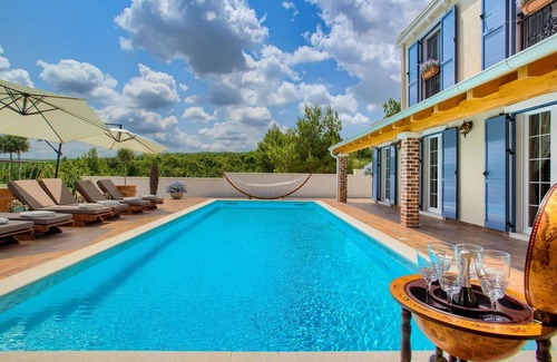 Pridraga House | Awesome home in Pridraga with sauna