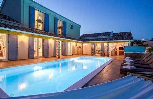Pridraga House | Awesome home in Pridraga with sauna