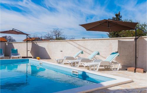Tinj House | Awesome Home In Tinj With Jacuzzi