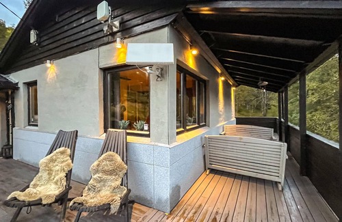Eikjedalen House | Awesome home in Tysse with kitchen