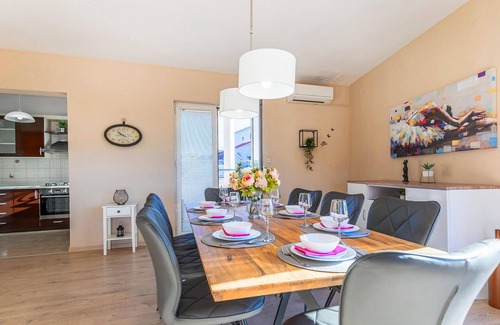 Vrsi House | Awesome home in Vrsi with WiFi