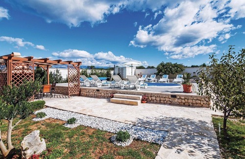 Vrsi House | Awesome home in Vrsi with WiFi