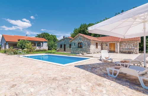 Brisevo House | Awesome home in Zadar with kitchen