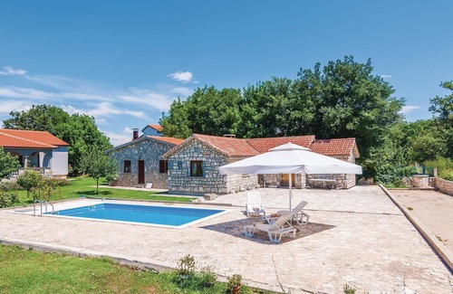 Brisevo House | Awesome home in Zadar with kitchen
