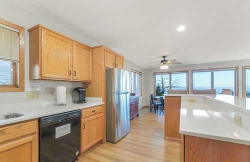 Markesan House | Awesome Lake Getaway On Beautiful Green Lake