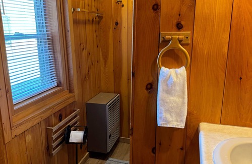 Pittsburg Cabin | Awesome Log Cabin on the 1st Connecticut Lake!