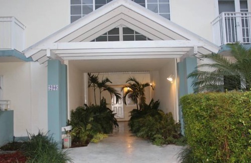 Key Biscayne Condo | Awesome & Relaxing 2Bdr/1bthr. Great Location & Value.