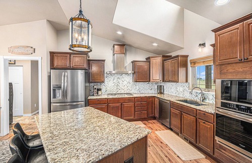 Carpenter Apartment | Ayu Ranch | Panoramic views | Hot tub